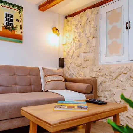 Inside Walled City, 2 Bedrooms, Very Unique And Quite Apartamento